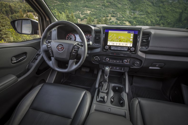 2022 Nissan Frontier interior