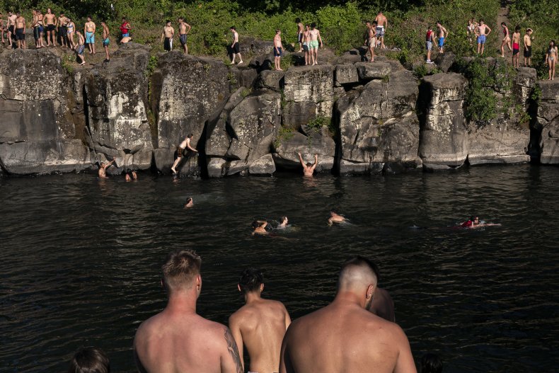 Cliff Divers in Oregon