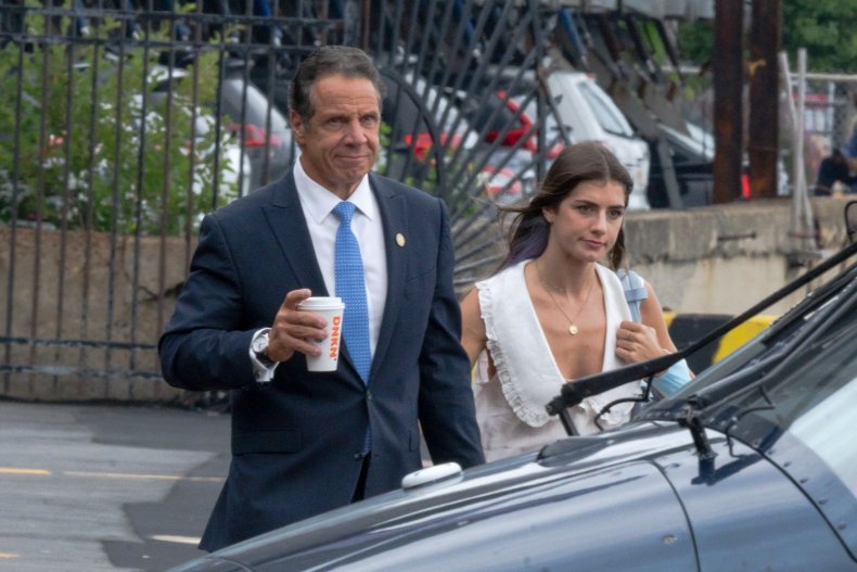  New York Governor Andrew Cuomo (L) and 