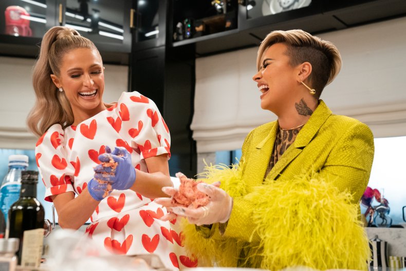 Paris Hilton and Demi Lovato make pasta