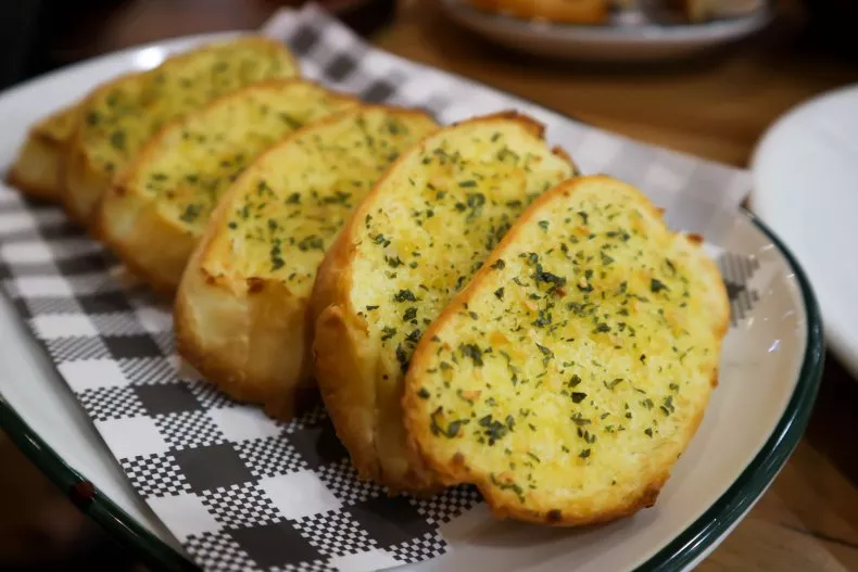 WATCH: Viral Recipe for ‘Best Garlic Bread Ever’ Viewed Over 17M Times