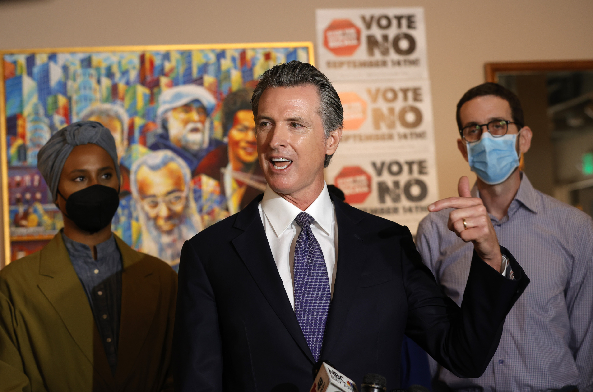 Gavin Newsom Blasts Challenger Larry Elder Ahead Of Recall Election He S To The Right Of Trump