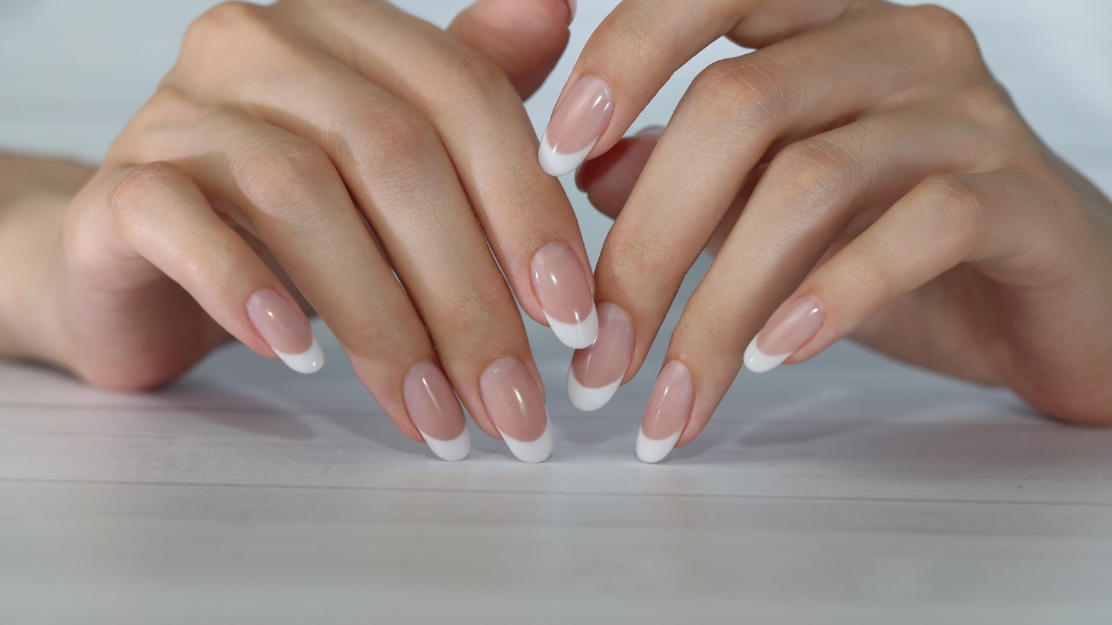 Amazing Hack To the French Manicure Every Takes Over