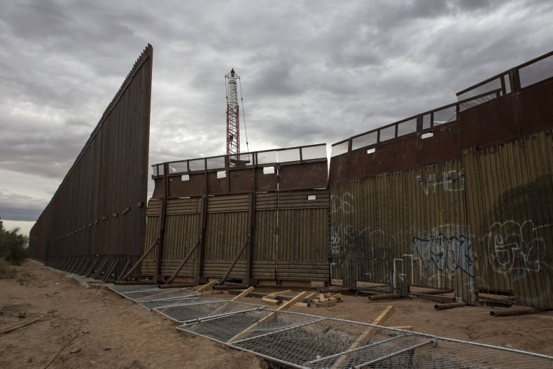 Mexicali border wall, Zenger