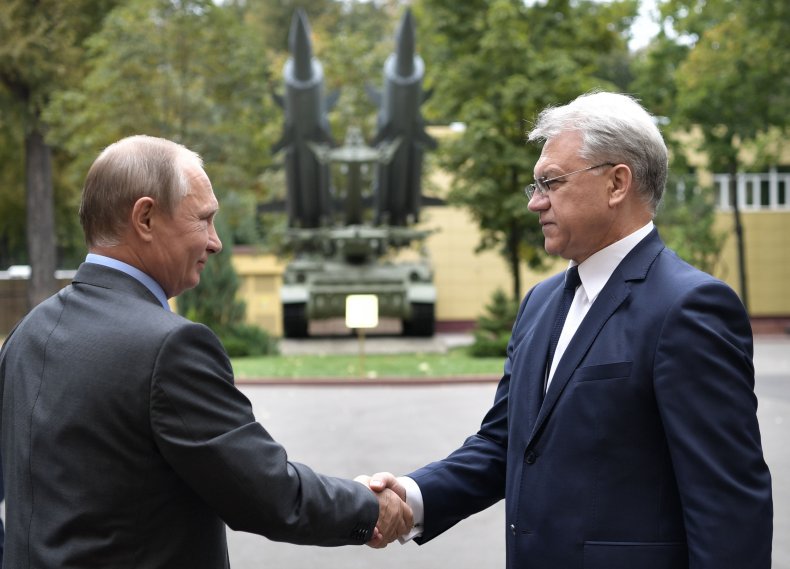 Putin and Almaz-Antey director Yan Novikov 