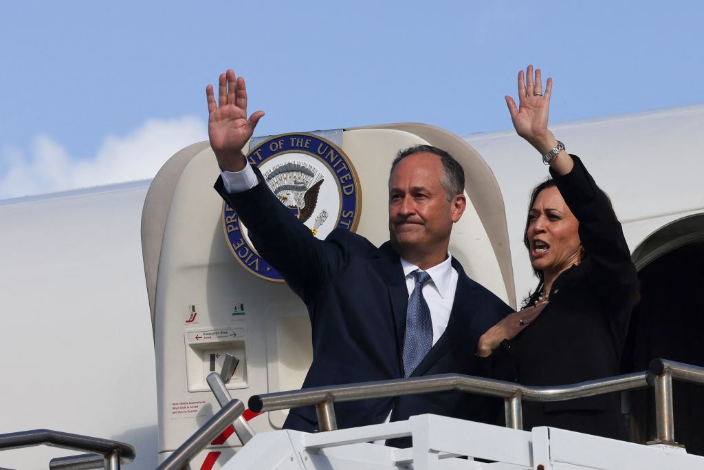 Kamala Harris Praises 'Heroes' Lost in Kabul, Avoids Questions in Hawaii - Vimarsana News