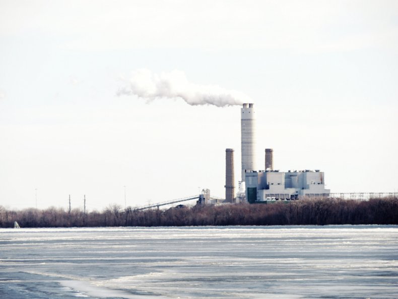 Power plant on Missouri side of Mississippi