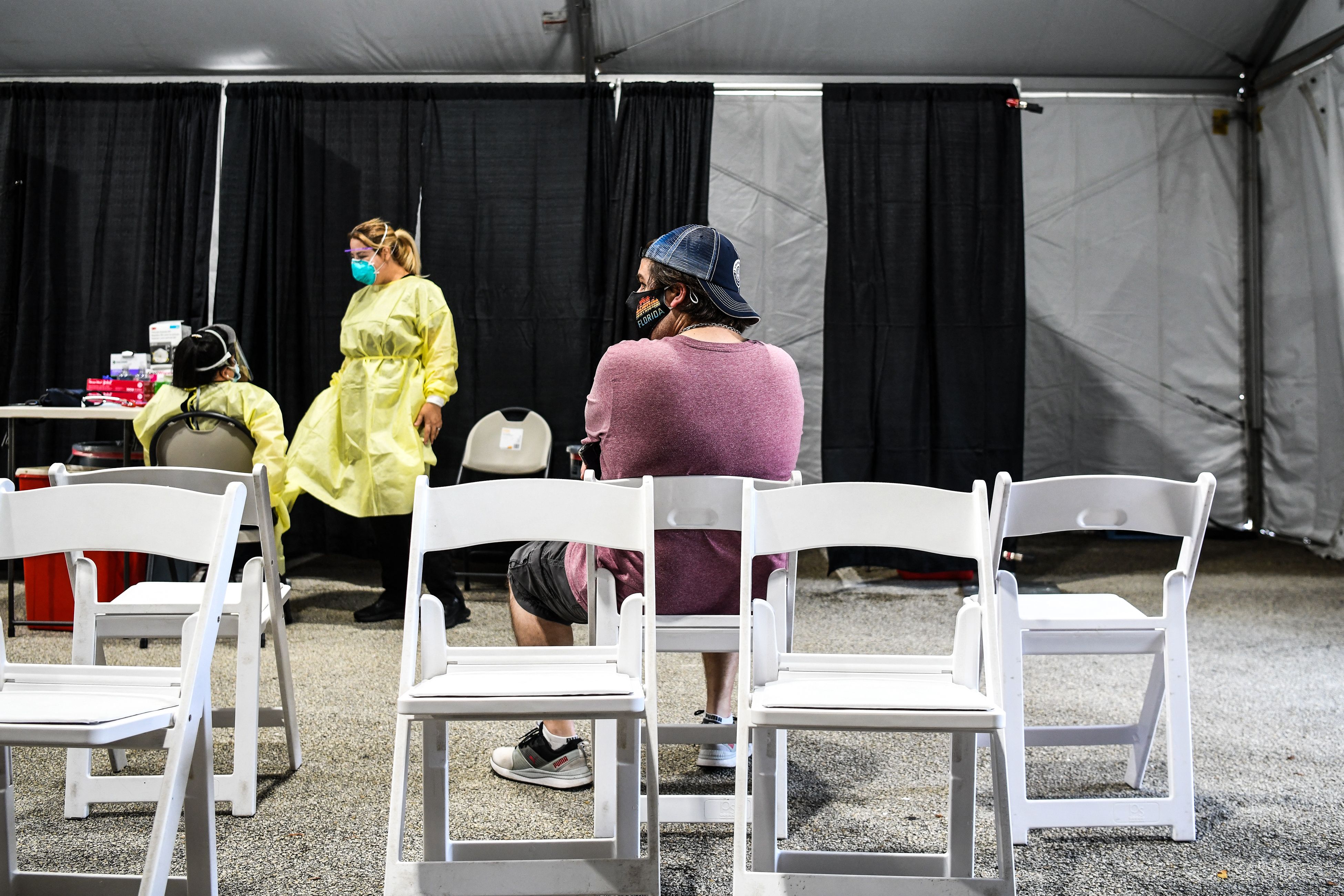 Florida Averaging 11 COVID Deaths Per Hour as Delta Variant, Mask Debates Rage