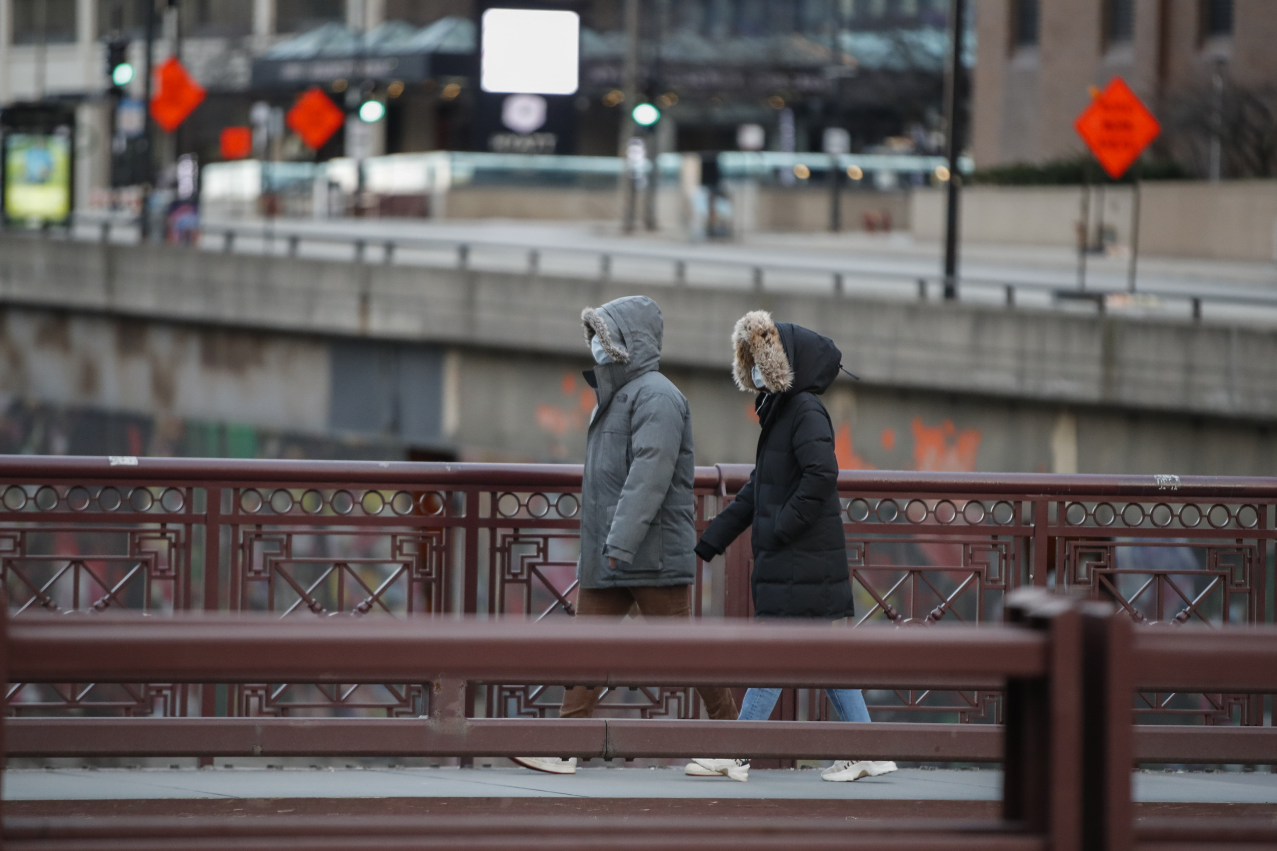Chicago Levels Citations Against 20 Businesses as Indoor Mask Mandate Goes Into Effect