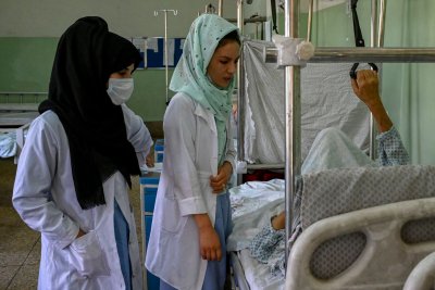 Nurses treat patients at hospital in Kabul Nurses treat patients at hospital in Kabul