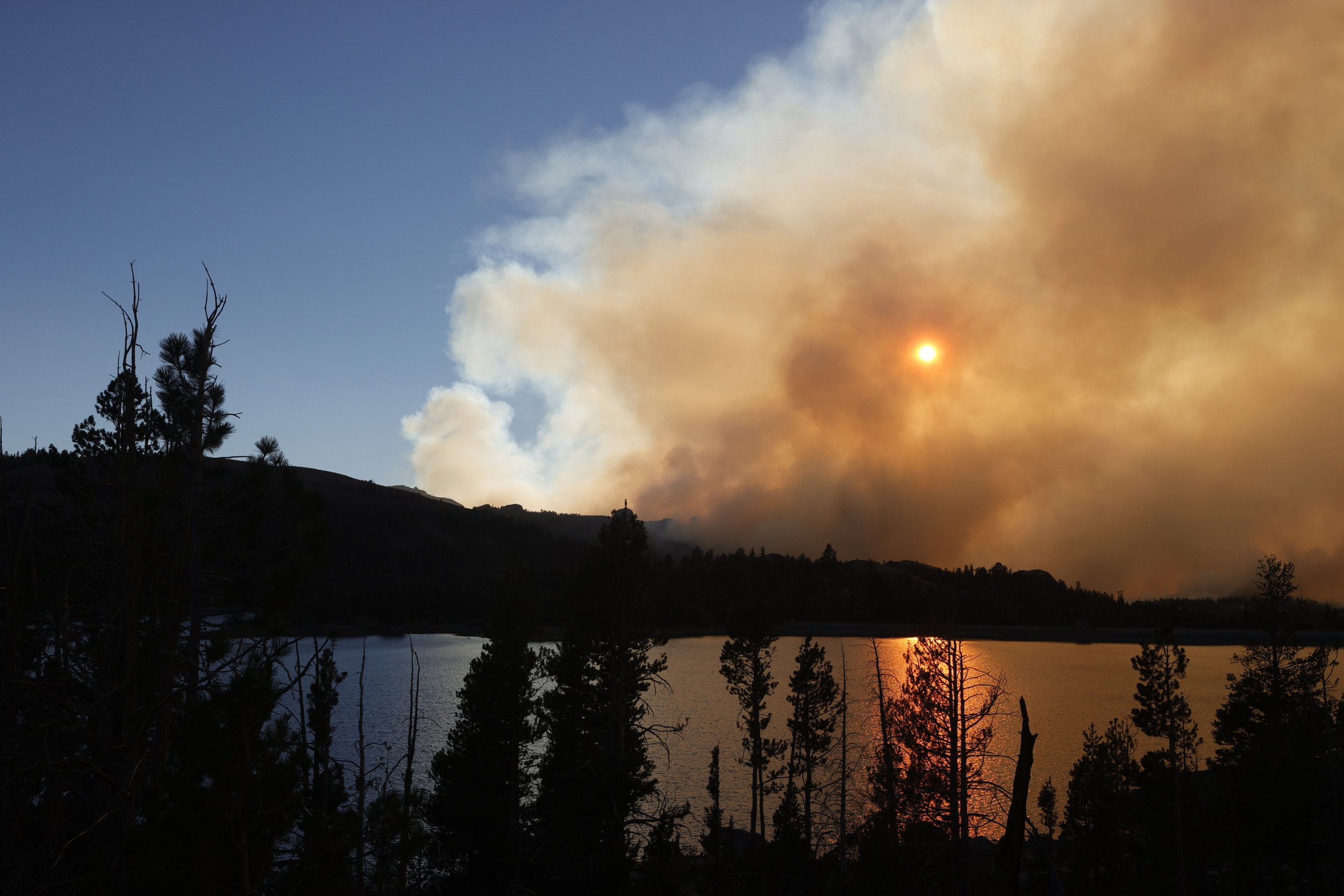 Caldor Fire: Thousands In Lake Tahoe Evacuated As Blaze Fueled By ...