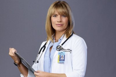 Kathleen Rose Perkins as Dr. Clara Hannon Kathleen Rose Perkins as Dr. Clara Hannon