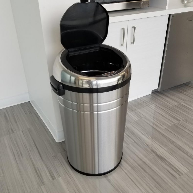 iTouchless 8 Gallon Can