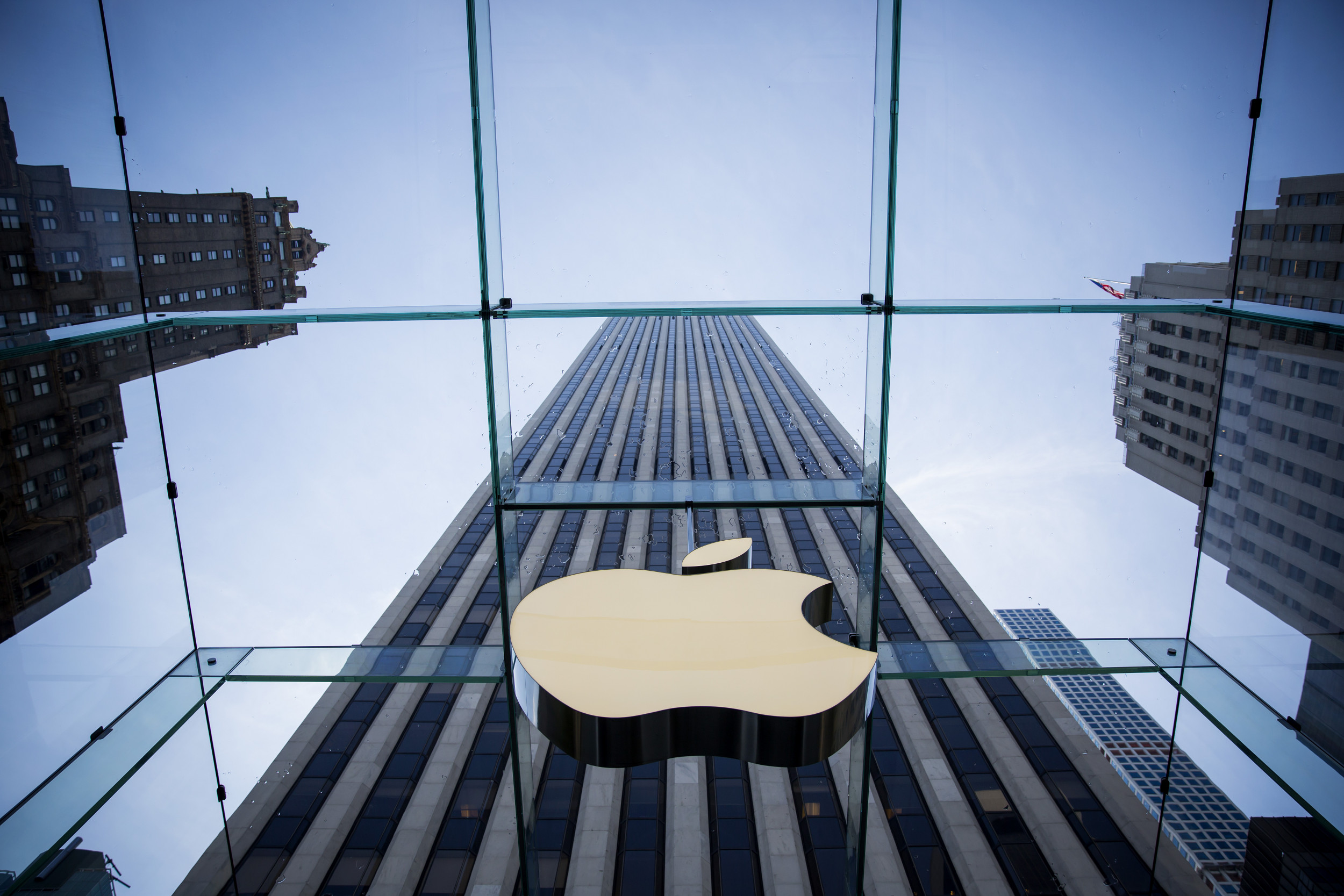 Facing Mounting Legal Challenges, Apple Allows Some Apps to Bypass its Payment Systems