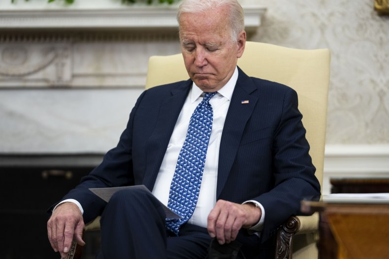 Biden Listens to the President of Ukraine
