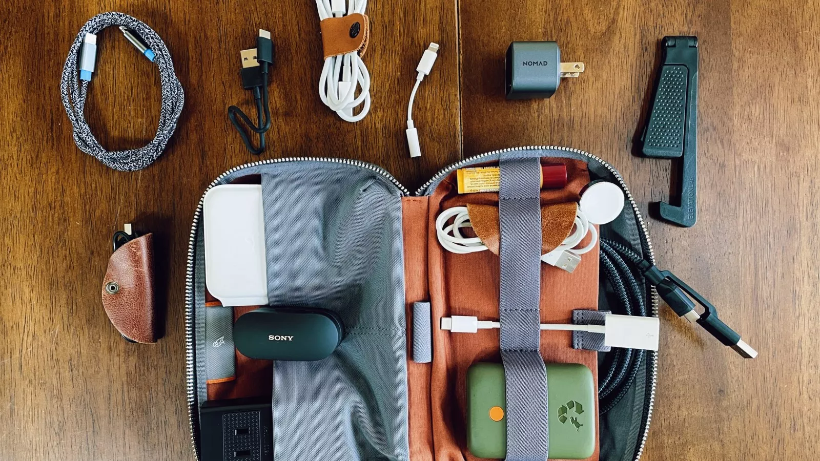 How to use a tech pouch as a traveling art pouch