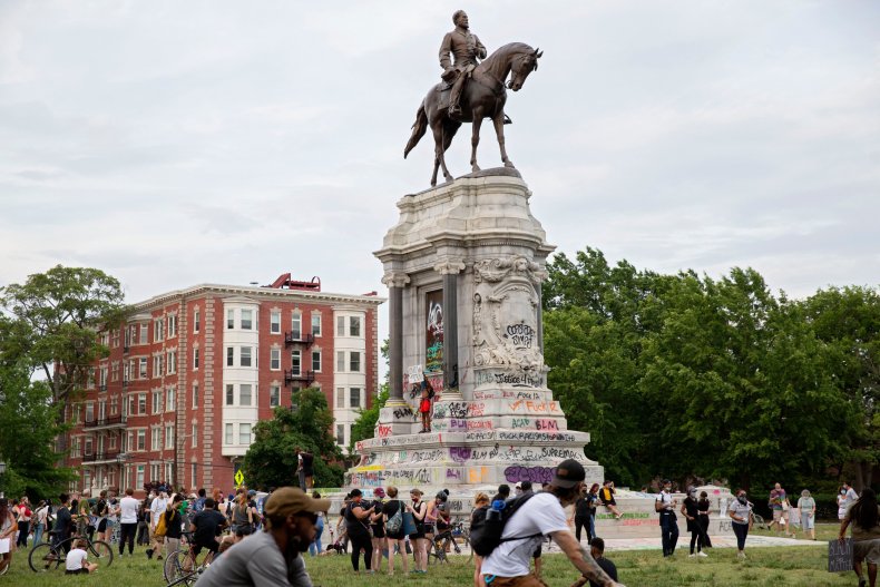 Richmond Crowd Cheers As Lee Statue Removed