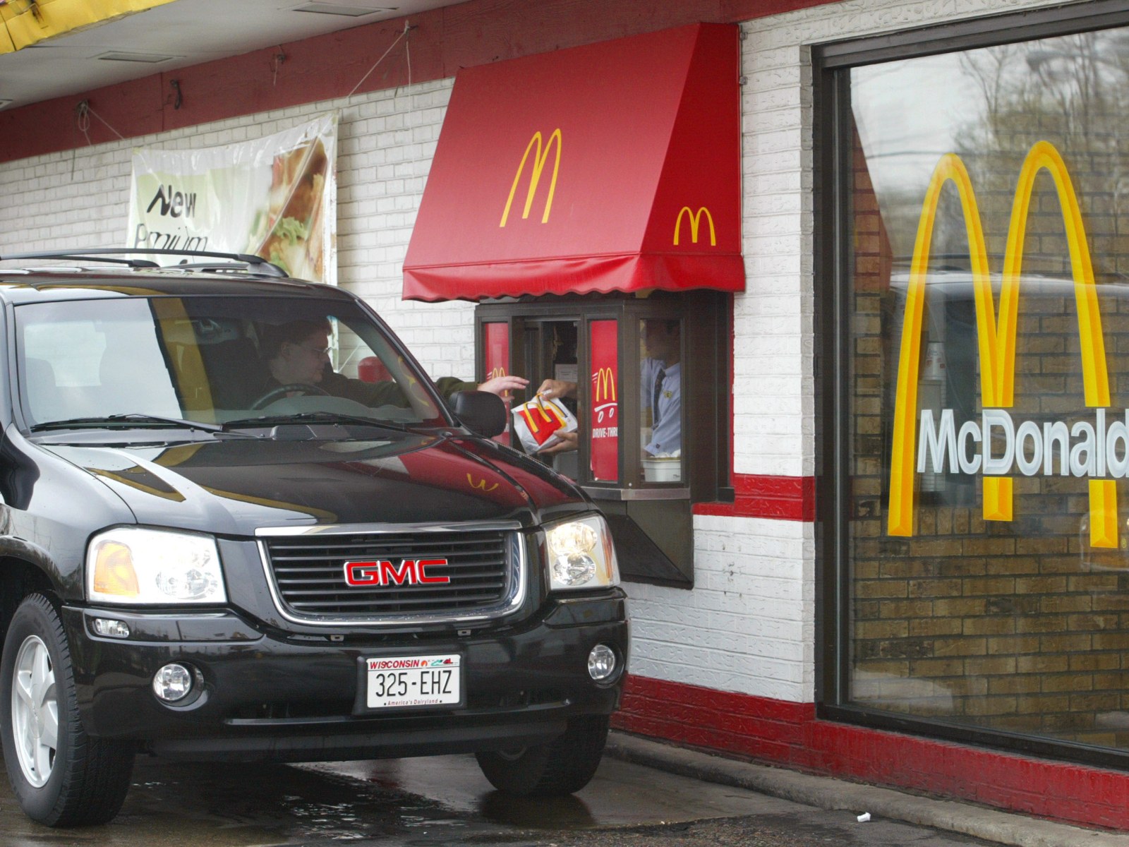 mcdonald s customer dies in freak drive thru accident