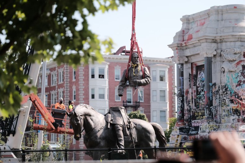Robert E. Lee statue