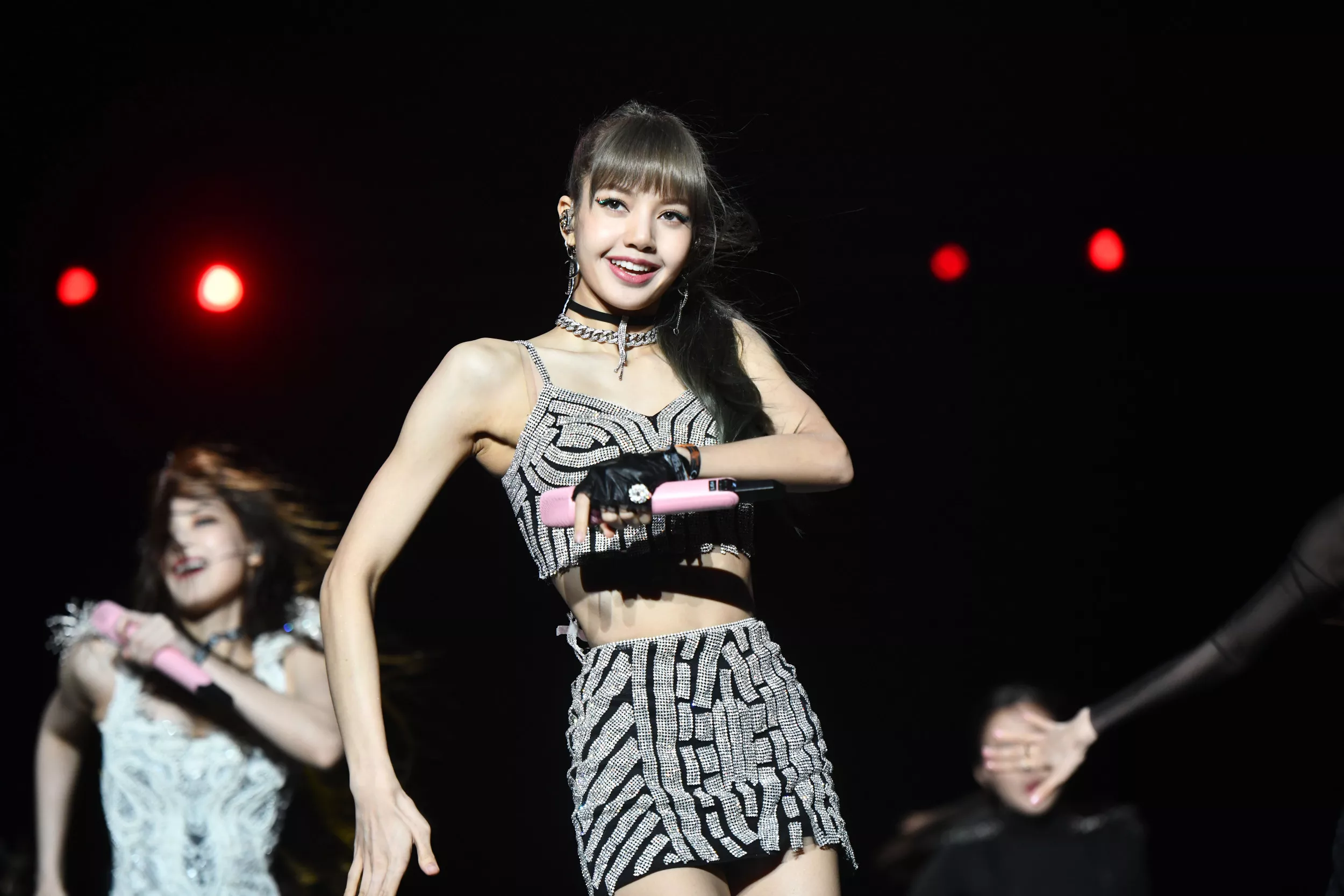 lisa-k-pop-girl-band-blackpink