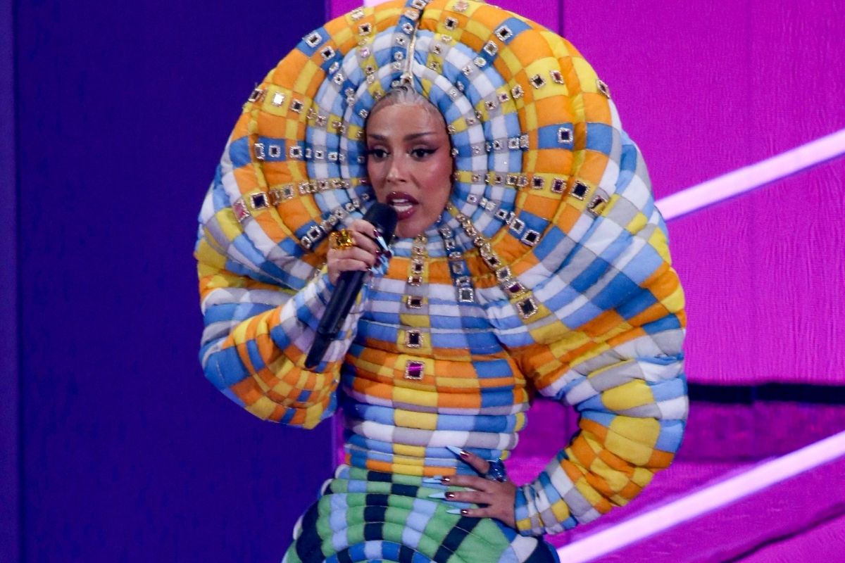 MTV VMAs Best Moments From Doja Cat's Outfits to Machine Gun Kelly's ...