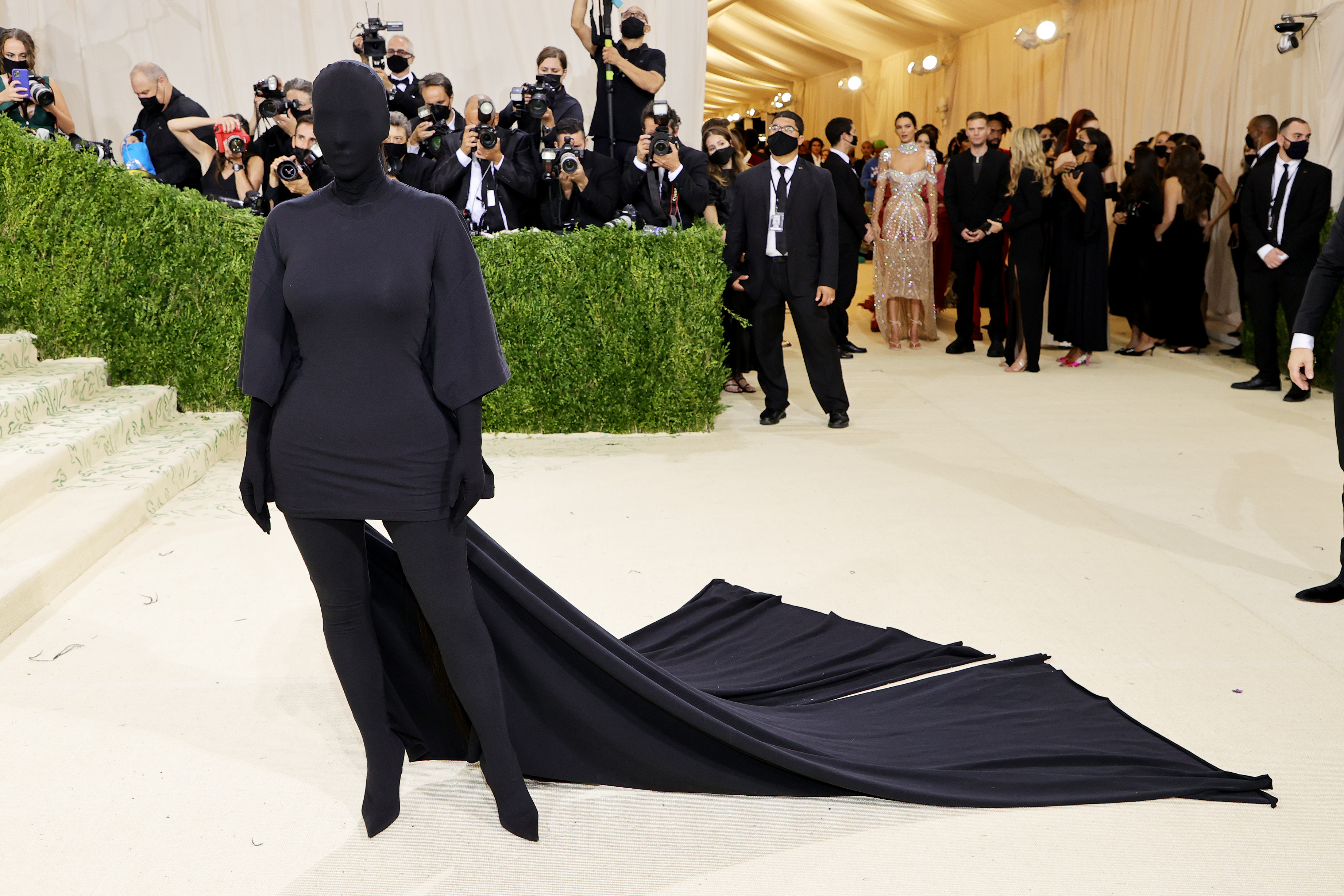 Met Gala 2021 Red Carpet Highlights: Kim Kardashian Dons Masked Look As  Billie Eilish Stuns