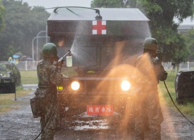 Taiwan Live-fire Military Drills Simulate Chinese Attacks