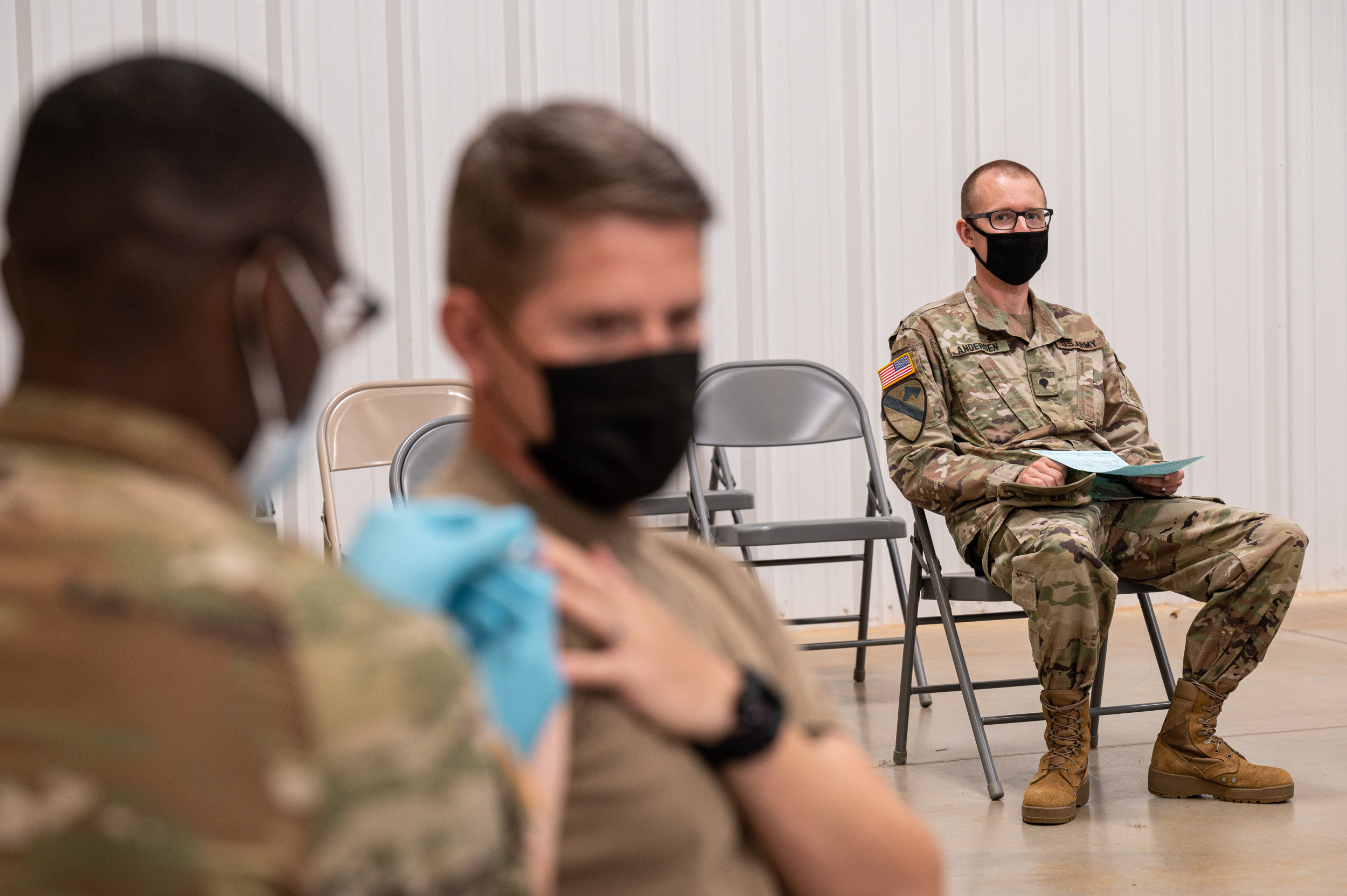 Soldiers Could Be Discharged If They Refuse Vaccine Newsweek   Soldiers Getting Vaccines 