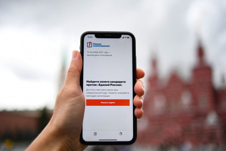Smart phone with Navalny app