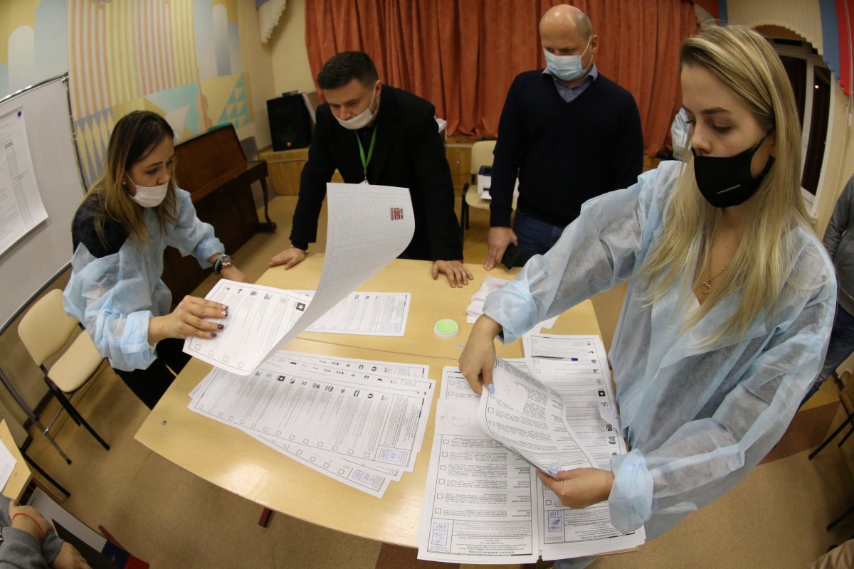 Ballots counted in Russia