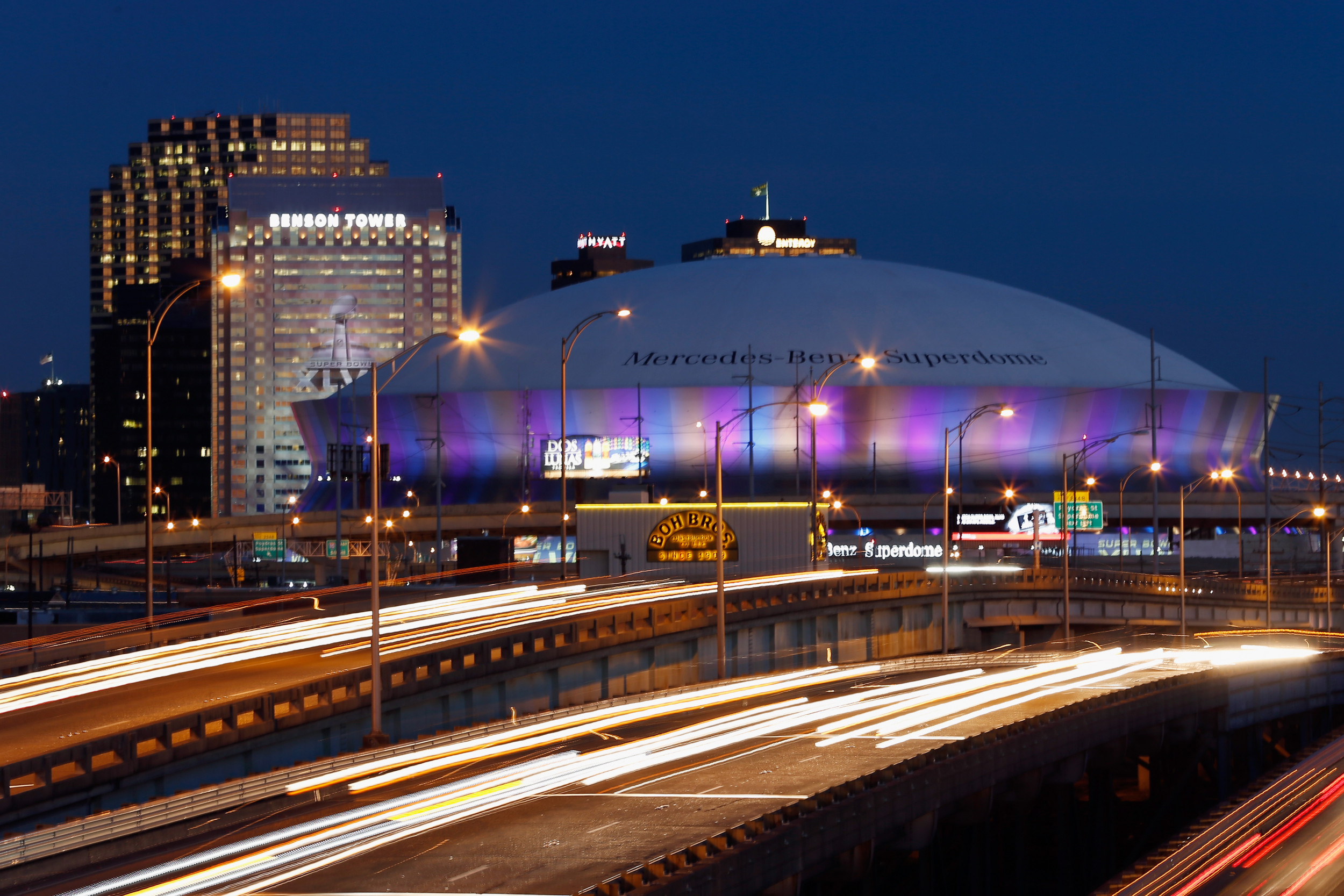 Fire Breaks Out on Roof of Caesar's Superdome in New Orleans, 1 Injured