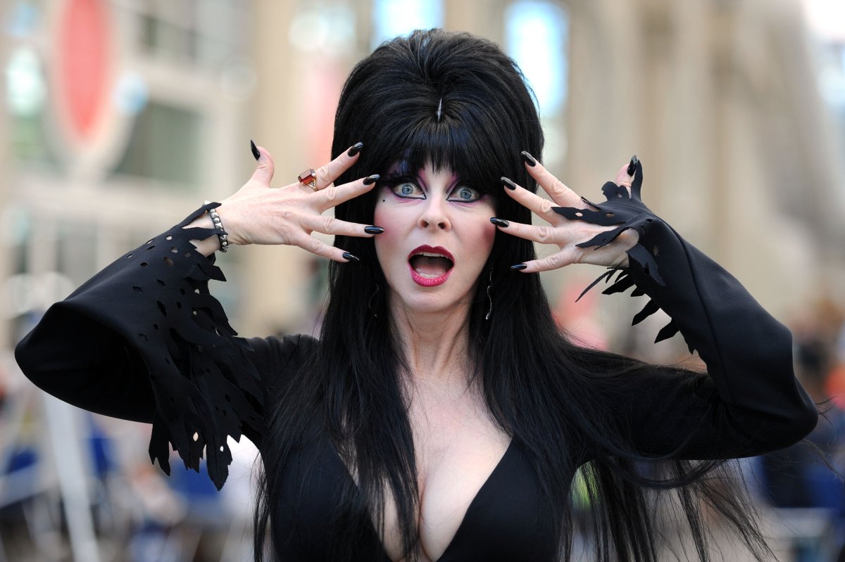 Elvira, Cassandra Peterson Fans Praise Star After Coming Out - Newsweek