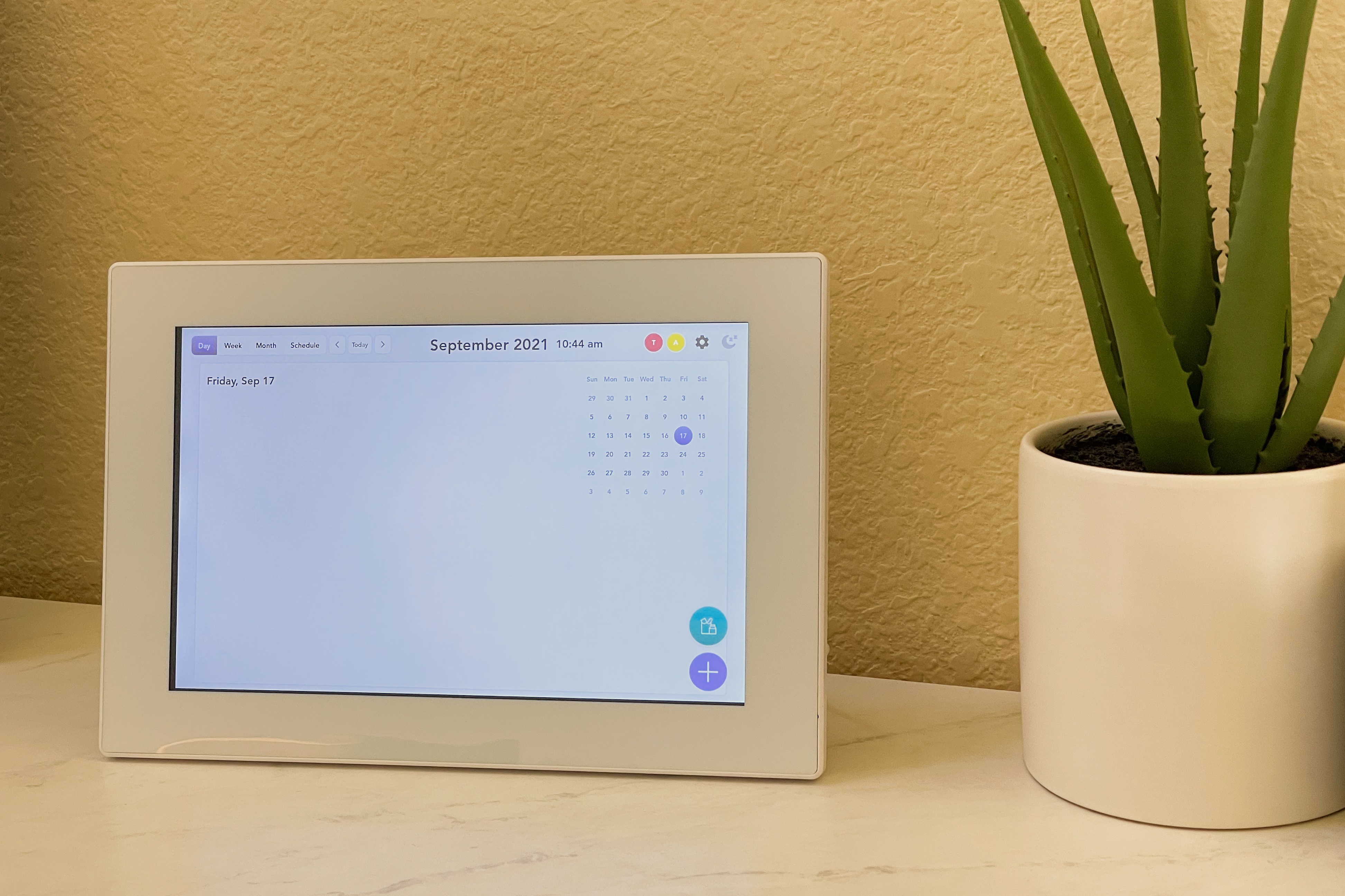 The Skylight Calendar Frame Can Keep a Family Organized In Digital Fashion