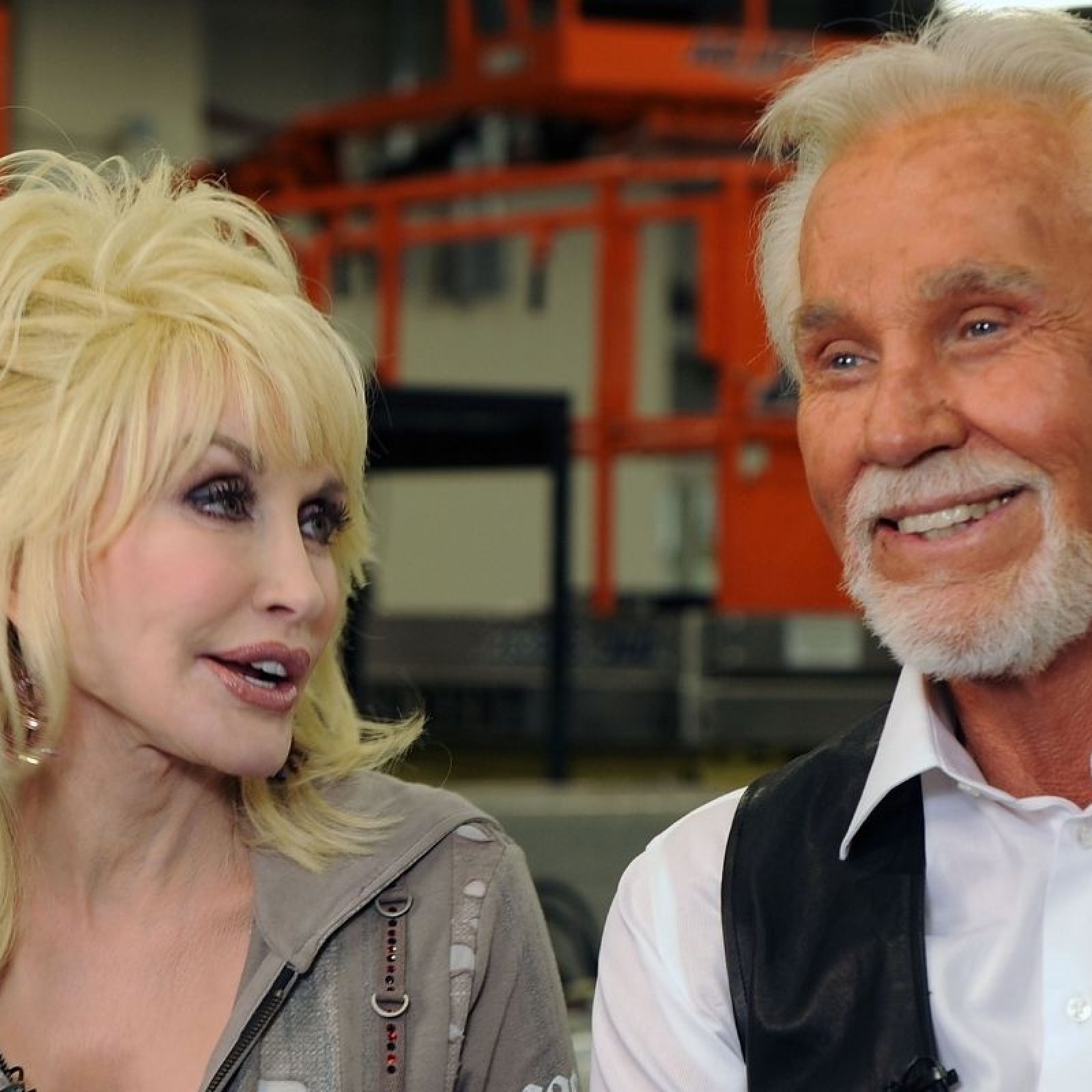 The Story Behind Kenny Rogers and Dolly Parton's Last Live Performance  Together