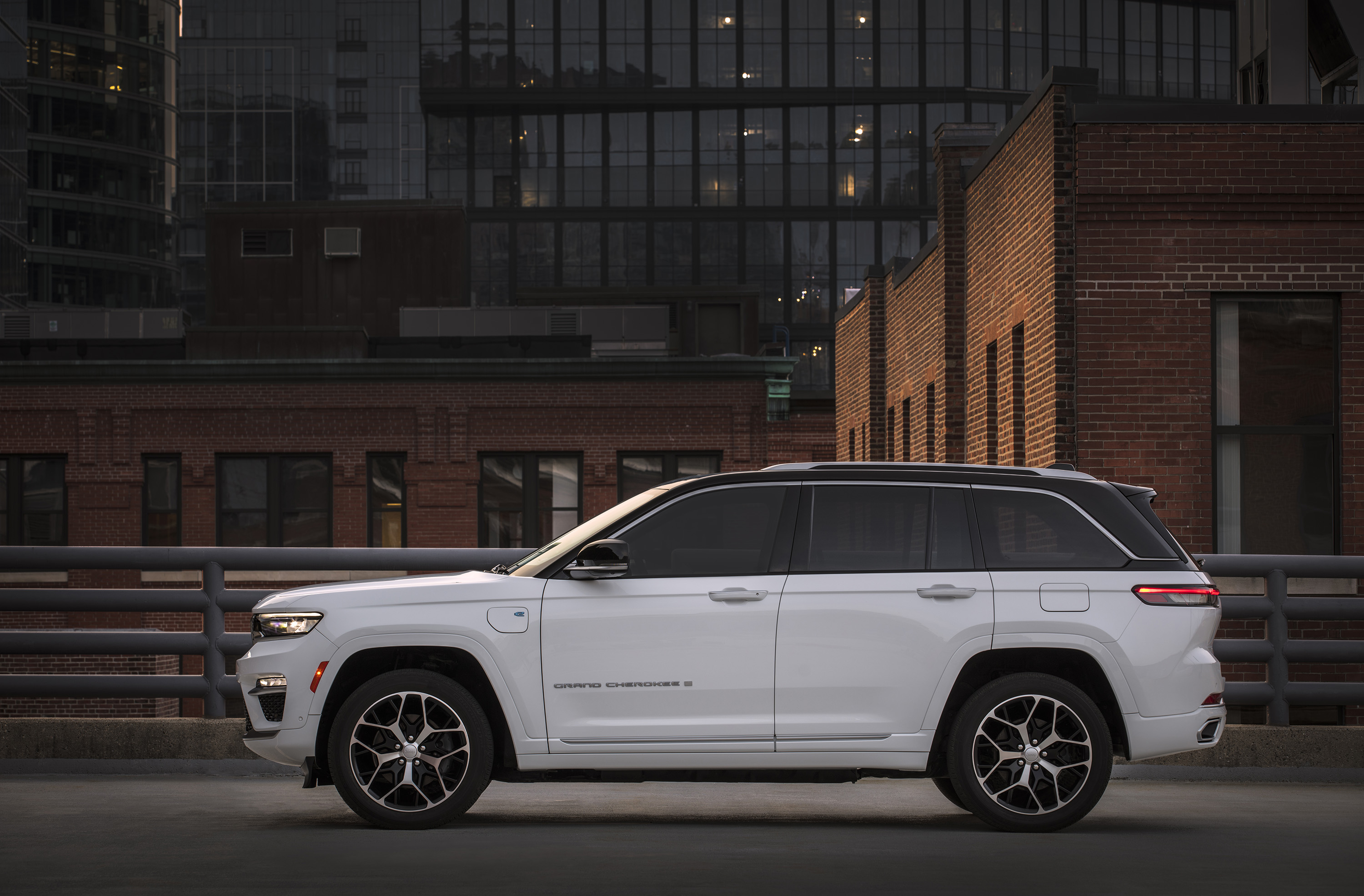 Jeep grand 2025 cherokee black roof