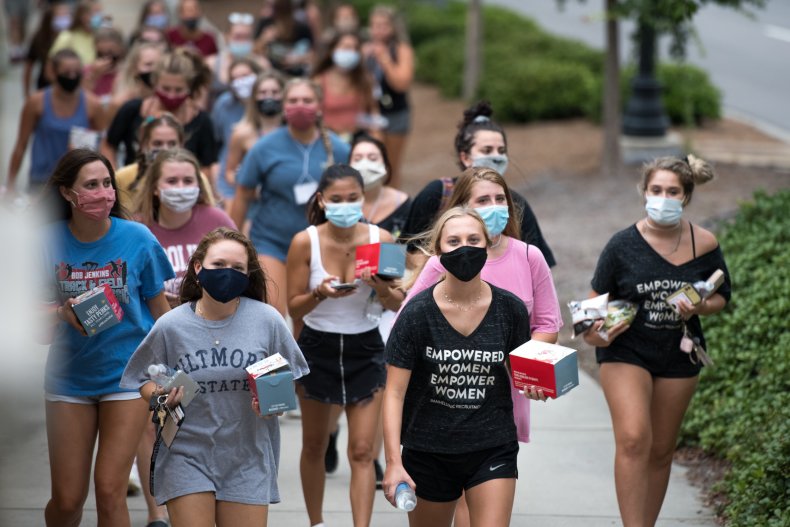 USC Students Wear Masks