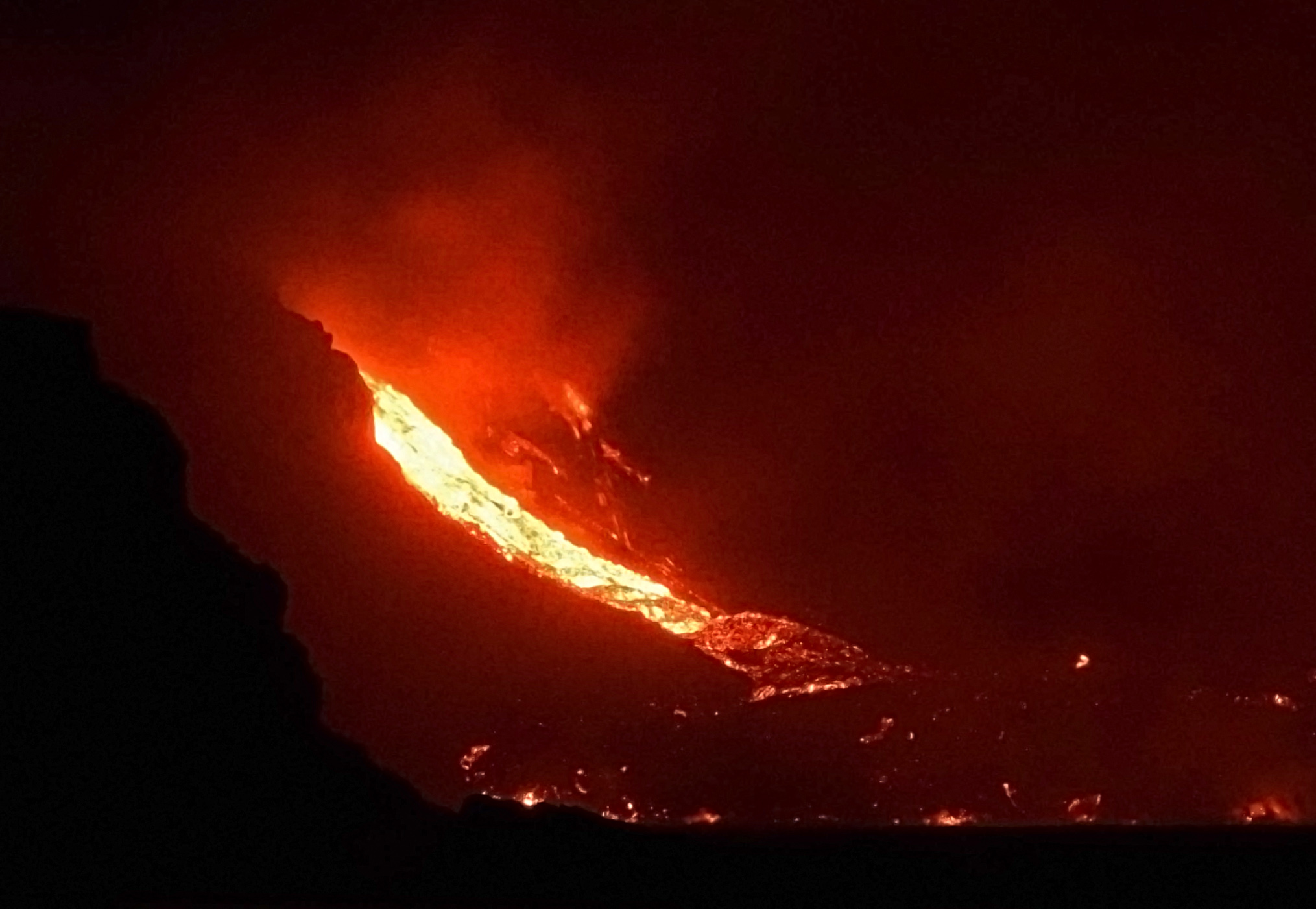 La Palma Volcano Erupts Again, Has So Far Destroyed 1,000 Buildings on ...