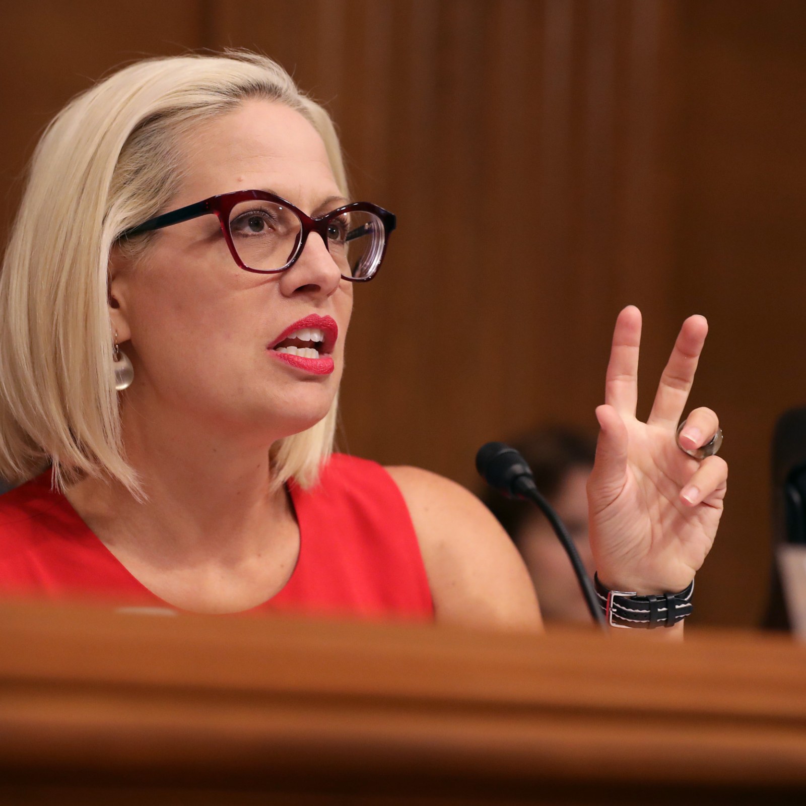 Video Of Kyrsten Sinema Being Confronted In Bathroom By Activist Viewed 4m Times Video Of Kyrsten Sinema Being Confronted In Bathroom By Activist Viewed 4m Times