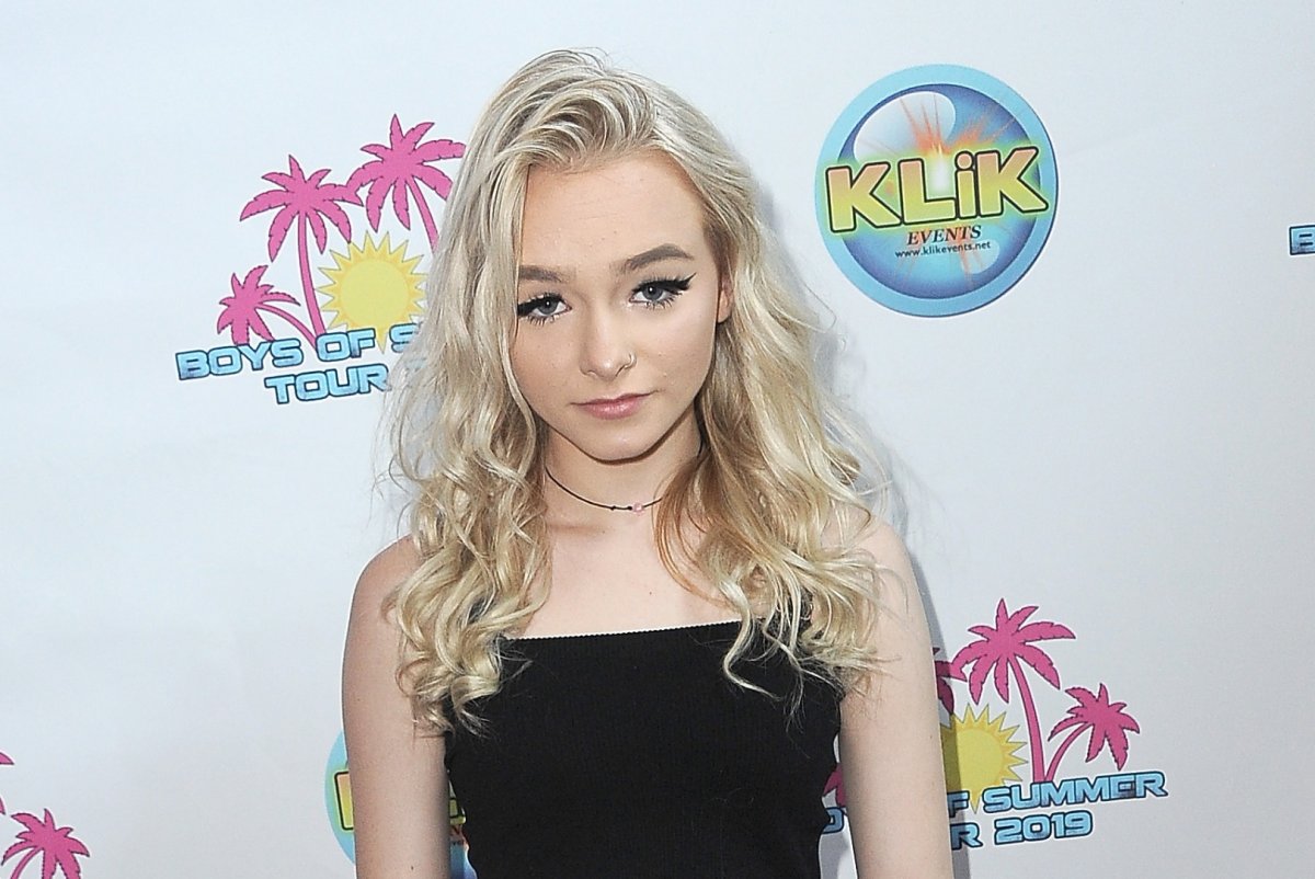 Zoe LaVerne Apologizes for Charging Fans to See Photos of Newborn Daughter - Newsweek