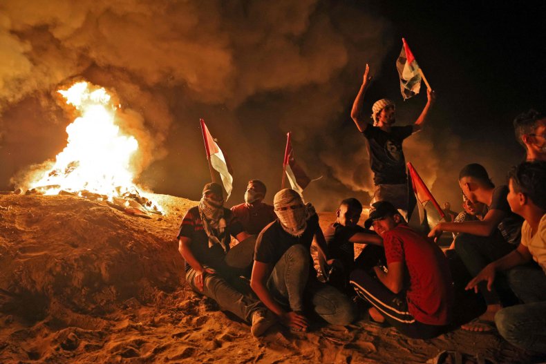 Palestinian, night, protest, Khan, Yunis, Gaza, fence