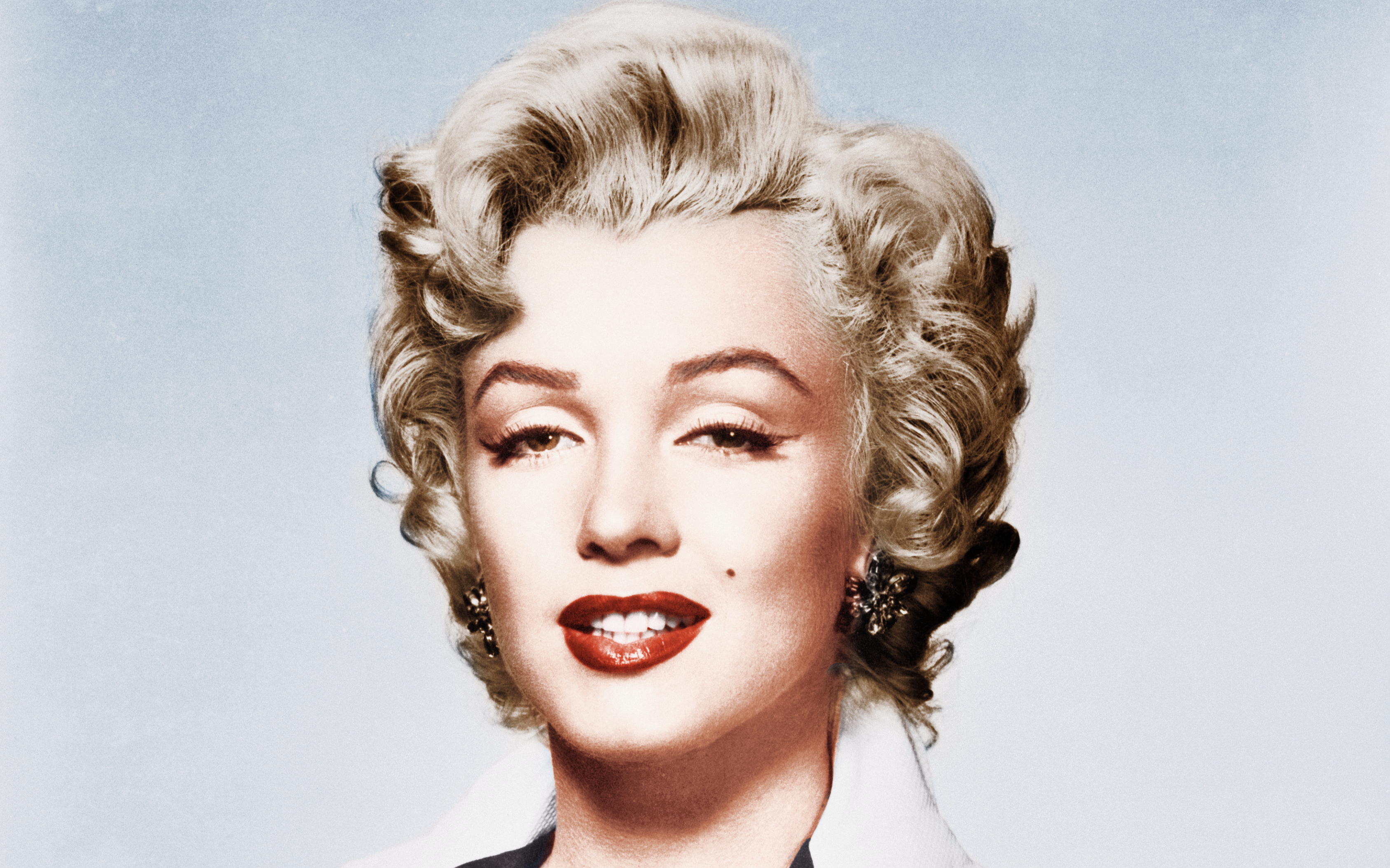 this is how marilyn monroe would look if she swapped her grandma hair for a...