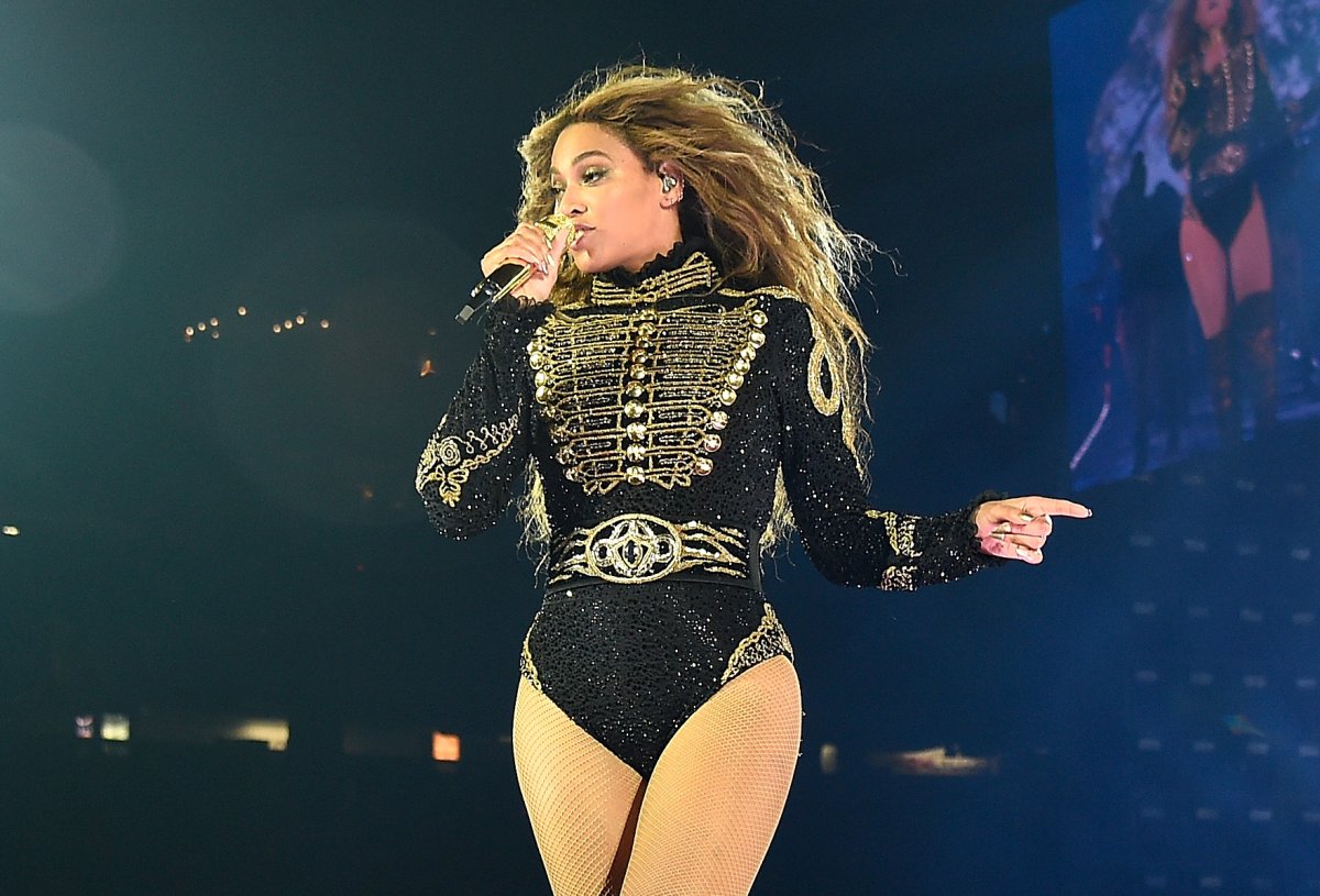  Beyonce performs on stage.