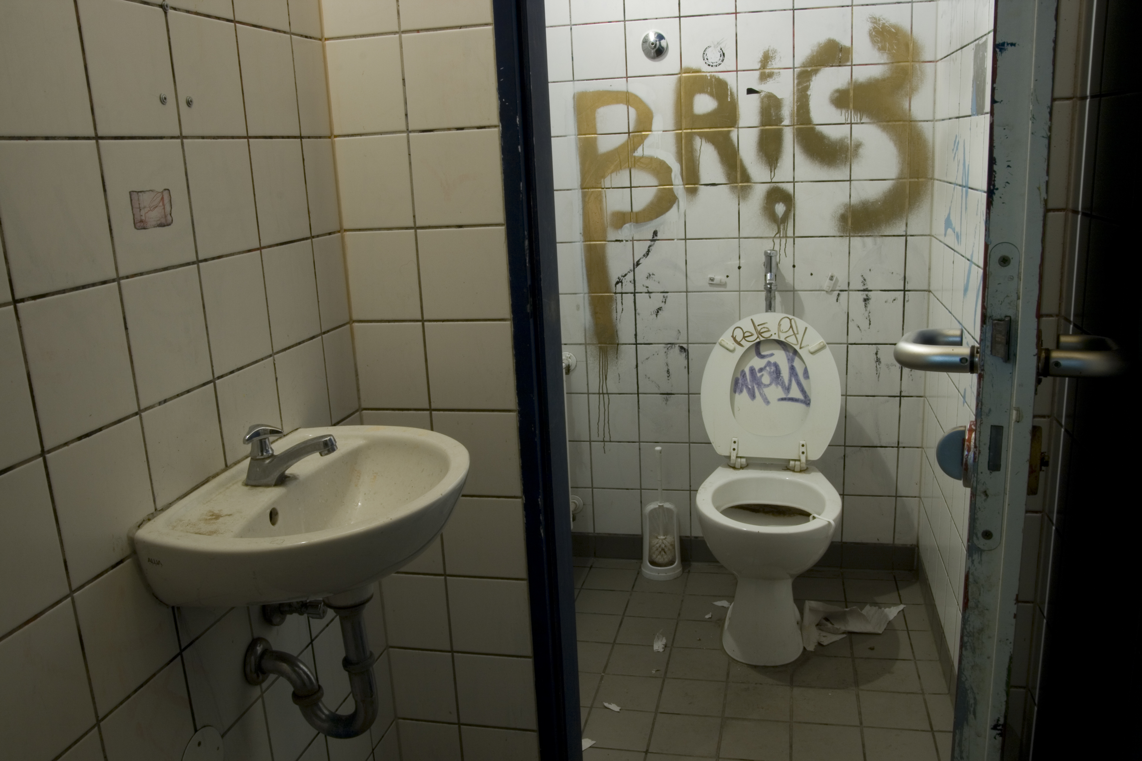 Bathroom Graffiti Porn - Whites Only' Graffiti in Texas School Bathroom Sparks Investigation