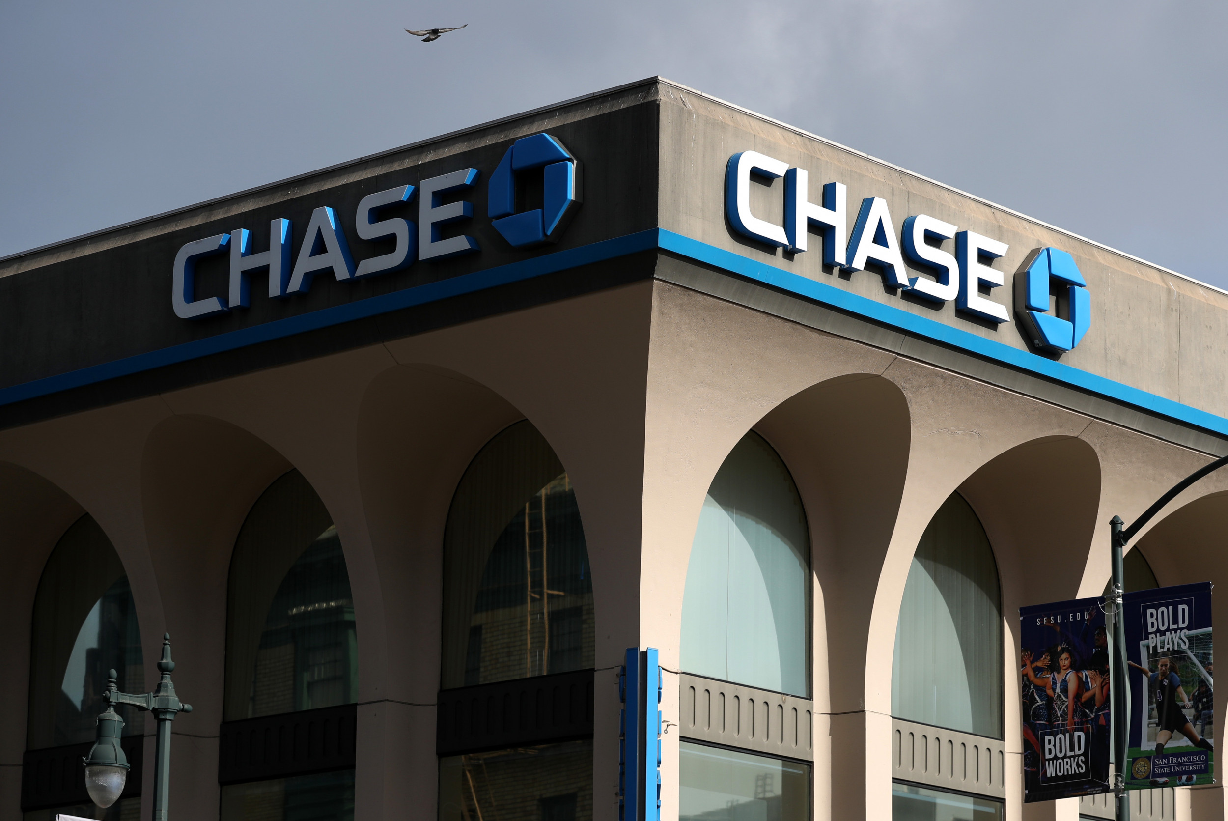 are chase banks open on christmas eve