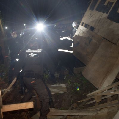 HS2 protesters blockade themselves in tunnel