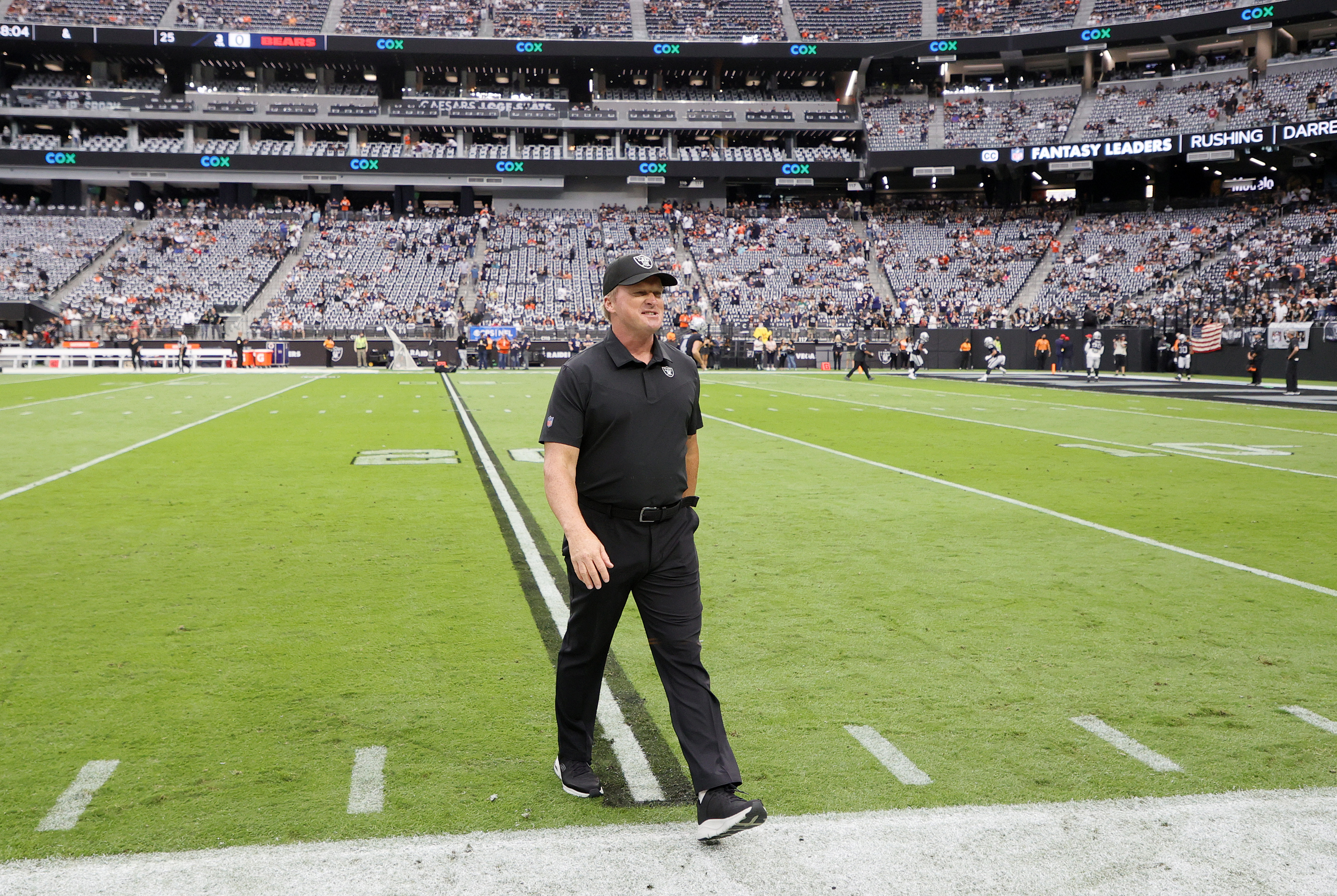 Raiders head coach Jon Gruden steps down after offensive emails surface 