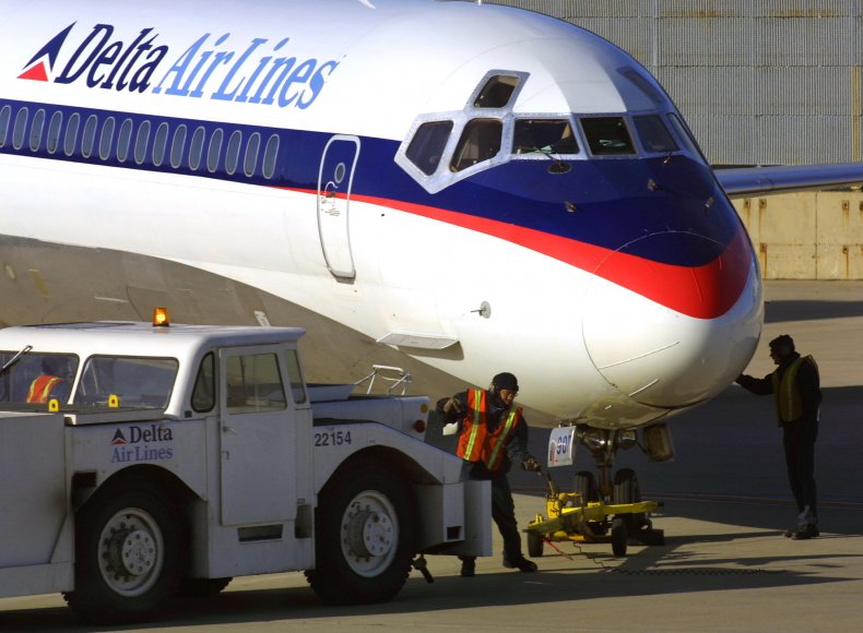 Delta Airlines pilot dies COVID-19 vaccine false
