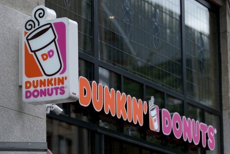 نمای بیرونی فروشگاه Dunkin Donuts