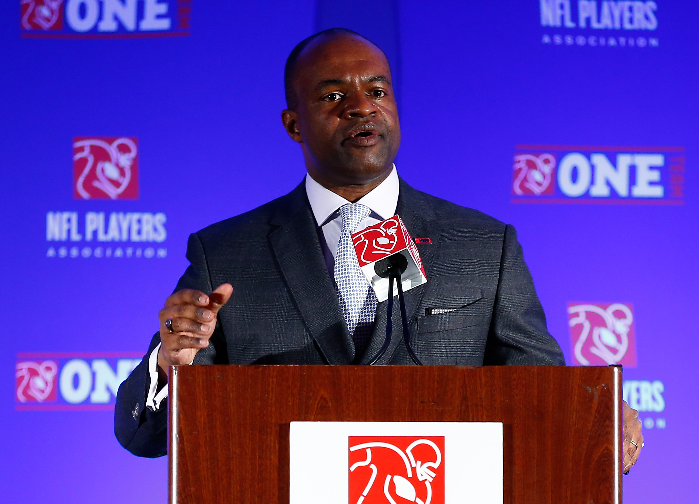 DeMaurice Smith asks if unreleased emails conceal NFL power