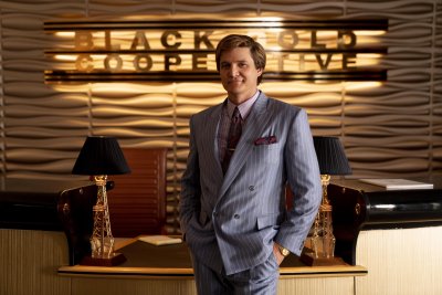 Pedro Pascal as Maxwell Lord Pedro Pascal as Maxwell Lord